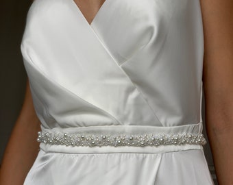 Pearl wedding sash, Thin off-white satin bridal belt, Elegant decorated slim belt for bride, Bridesmaid sash for dress, Modern wedding belt