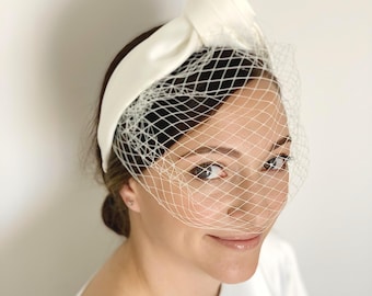 Retro styled bridal headpiece with Birdcage veil, Minimalistic pin up wedding headband, Vintage styled satin hair band turban for bride