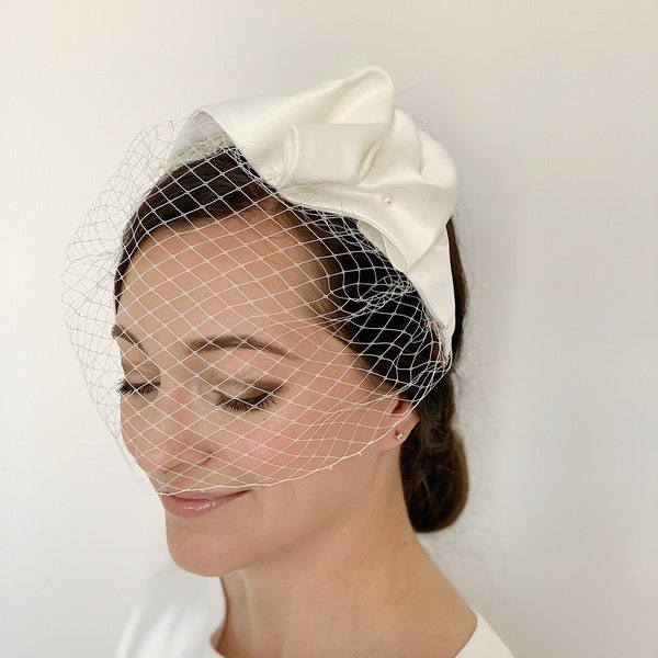 Elegant ivory bridal headband with net Birdcage veil, Minimalistic white wedding headpiece, Vintage wavy satin bridal headpiece for bride