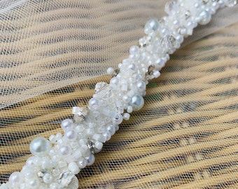Weißer Perlen-Hochzeitskleid-Gürtel, dünner hellelfenbeinfarbener Satin-Brautgürtel, elegant verzierter Gürtel für die Braut, schmale juwelenbesetzte Brautschärpe für Kleid
