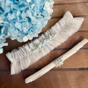 Modest light ivory wedding garter for bride with blue bead, Something blue pearl garter, Simple bridal garter, Modern plus size tulle garter