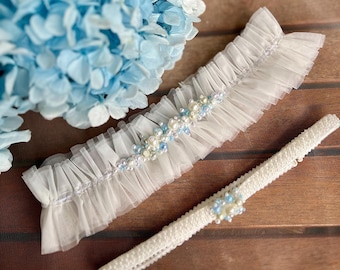 Modest light ivory wedding garter for bride with blue bead, Something blue pearl garter, Simple bridal garter, Modern plus size tulle garter
