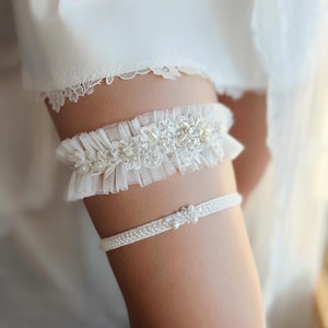 Light ivory lace wedding garter for bride, Embroidered bridal garter, Elegant tulle garter, Modern pearl garter, Dainty leg garter