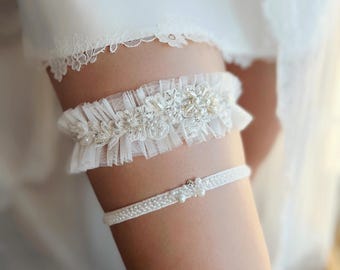 Light ivory lace wedding garter for bride, Embroidered bridal garter, Elegant tulle garter, Modern pearl garter, Dainty leg garter