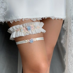 Cute light ivory wedding garter with flower embroidered lace, Elegant tulle thigh garter set for bride, Delicate bridal garter for wedding