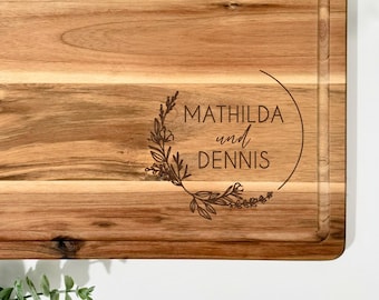 Schneidebrett personalisiert – Akazienholz XL 38x28 cm – Geschenk für Paare – Paarbrett – Hochzeit, Jahrestag & Valentinstag