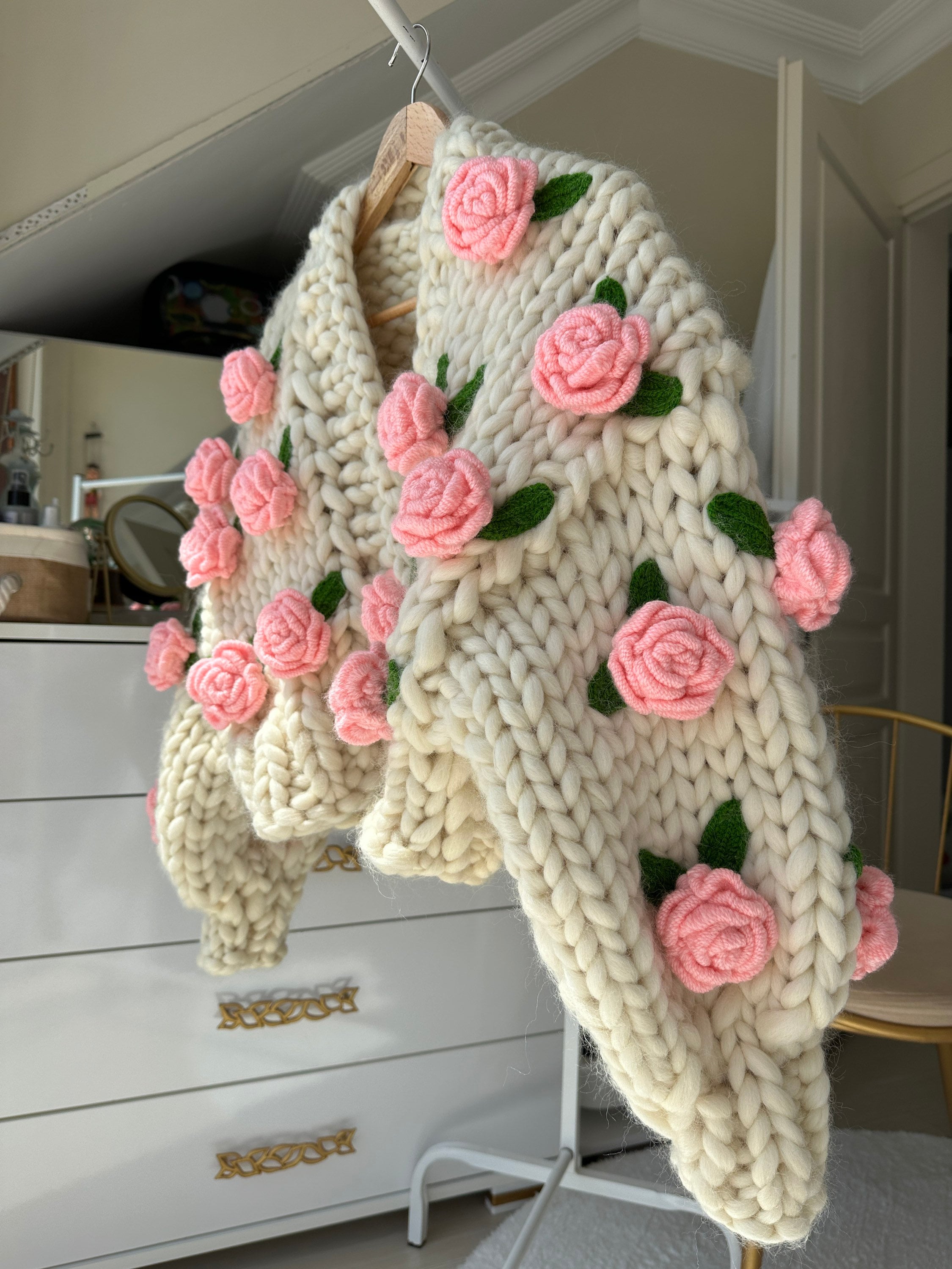 Leilayca Big Pink Roses Cardigan , Chunky Cropped Cardigan for
