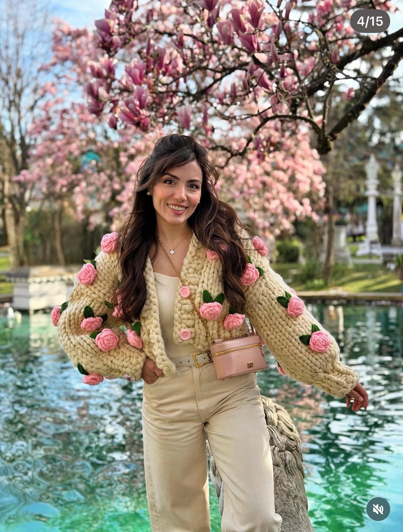 Leilayca Big Pink Roses Cardigan , Chunky Cropped Cardigan for