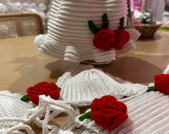 Sombrero de pescador de punto con rosa roja de Leilayca, trajes de