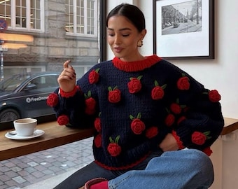 leilayca Handgefertigter Marineblauer Pullover Mit Roten Rosen, Handgefertigter Blumenstrickpullover, Gemütlicher Cottagecore-Pullover, Geschenk für Frau, Geschenk zum Valentinstag