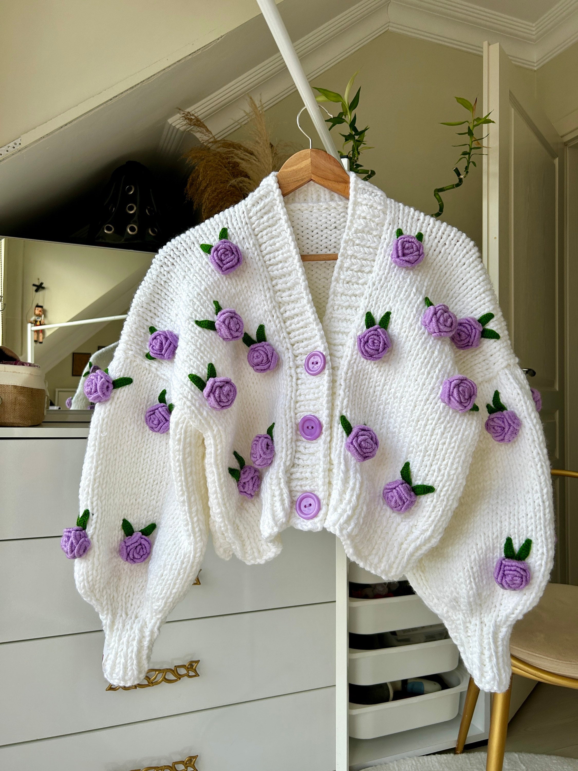 épine flower cable knit cardigan Leilayca Passion Roses , Ecru Cropped Cardigan With Orange