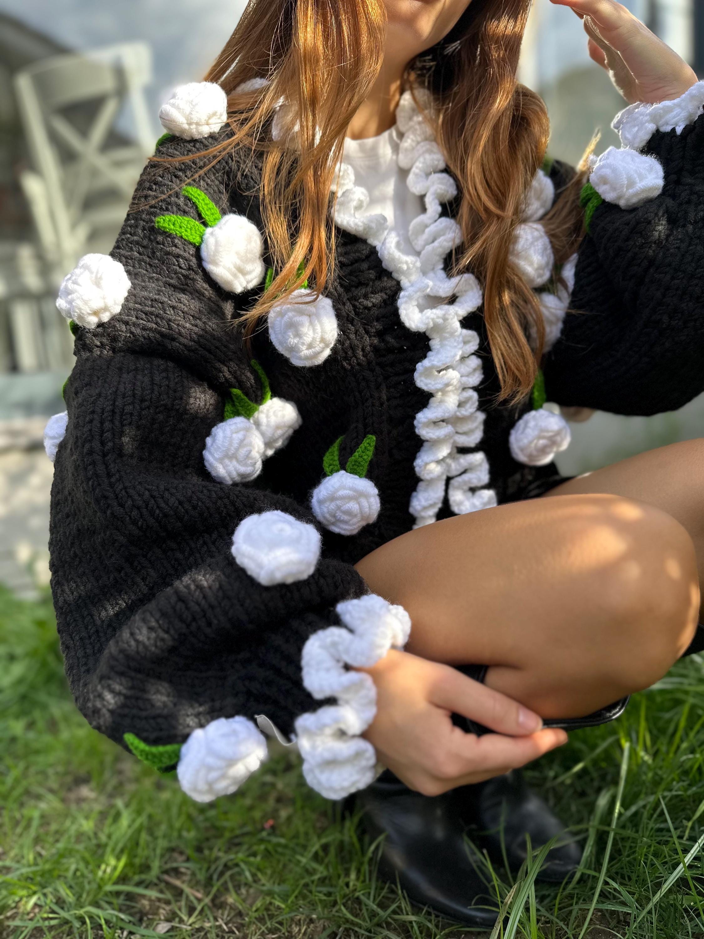Y2K 希少 麻混 ライカ期 Ｌ カステルバジャック ヘタウマ 刺繍サマーニット Leilayca Midnight Roses Chunky Knit Cardigan, Hand Knit Oversize