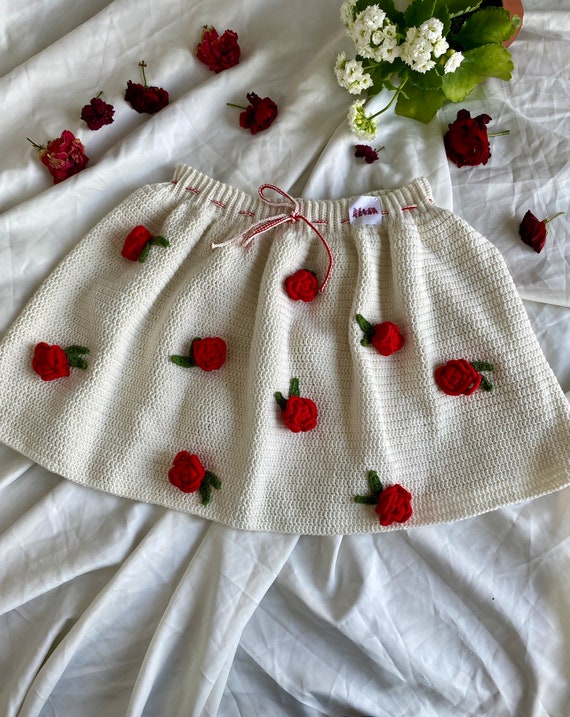 Red rose skirt,White Crochet Circle Skirt,Flared Mini Skirt,Rose  embroidered,Unique Clothes,Vintage Clothes,Colourful Festival outfits,