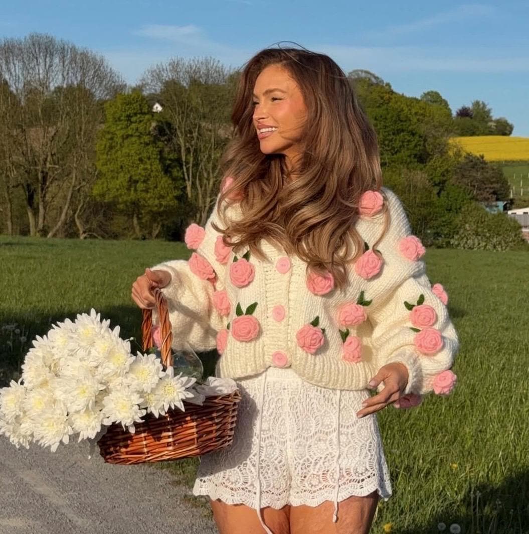 Leilayca Pink Roses Cardigan , Chunky Cropped Cardigan for Woman