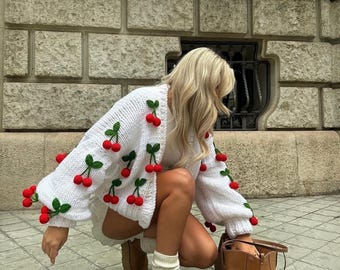 (取寄) ラッキーブランド レディース  Lucky Brand women Cyrena Winter Cherry Leilayca, Cherry Cardigan , 3d Cherry Embroidered , Chunky Woman