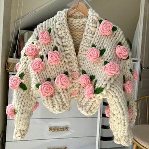 Leilayca Big Pink Roses Cardigan , Chunky Cropped Cardigan For Woman , White Sweater With Pink flowers ,  valentine's day gifts,knit sweater