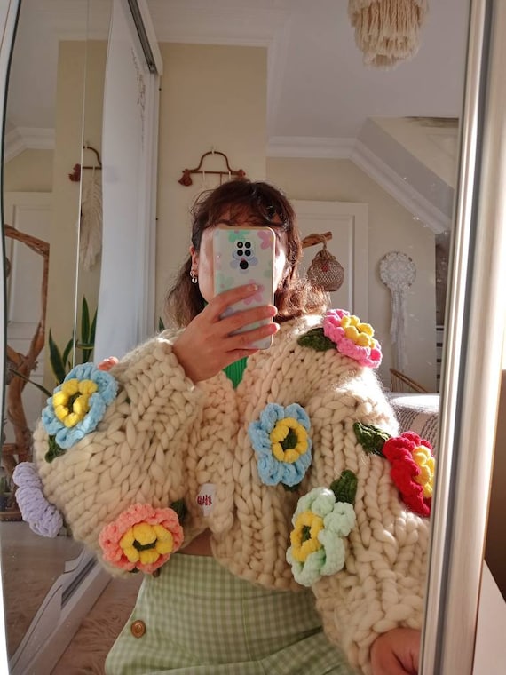 Kleding Dameskleding Sweaters Vesten Oversized Floral Cardigan Bloom Knit Jacket Chunky Knit Product Handgemaakte & Unieke Veelkleurige Floral Jacket voor vrouwen 