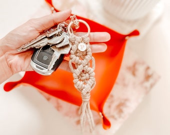 Makramee Schlüsselanhänger mit Namen, Schlüsselanhänger personalisiert, Schlüsselanhänger für Mama, Zurück in die Schule, Boho Keychain, handgemachter Schlüsselanhänger
