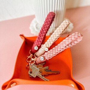 Personalisierte Geschenkboxen für Ihre Lieben, handgemachte Makramee-Schlüsselanhänger mit Buchstabenanhänger, personalisiertes Valentinstagsgeschenk für sie Bild 5