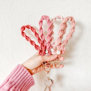 Personalized macrame Keychain with letters, Handmade gifts for loved ones, Cute gifts this Valentines, Personalised Wedding Souvenir Gifts image 2