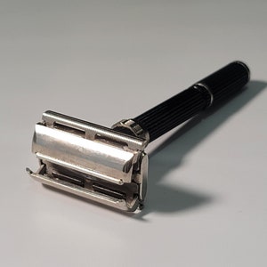 Vintage Gillette Safety Razor, Made in USA Gillette Razor, Retro Shaver - Vintage Shaving Machine - Barber Collectibles Razor.      (1294)