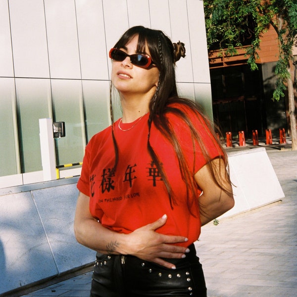 In der Stimmung für Liebe ROT// Wong Kar Wai // Rotes T-Shirt aus 100 % Bio-Baumwolle, handbedruckt