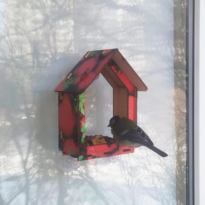 Window bird feeder. Bird watching from the comfort of your home. Very strong attachment with vacuum suction cups