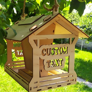 Comedero colgante para pájaros. Comedero personalizado para pájaros. Kit para montar un comedero colgante para pájaros fabricado en madera contrachapada de abedul de alta calidad.