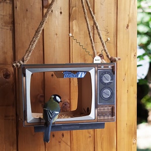 Unique TV Shaped Bird Feeder for Garden Decoration Hanging bird feeder