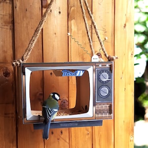 Unique TV Shaped Bird Feeder for Garden Decoration Hanging bird feeder