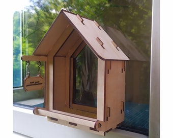 Handgemaakte houten vogelvoederbak: gepersonaliseerd buitendecor