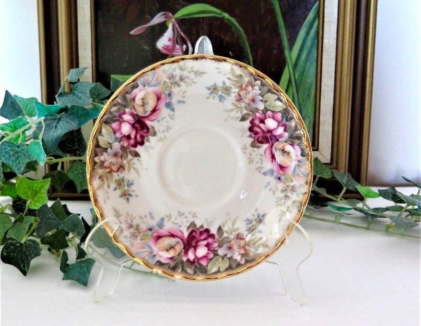ROYAL ALBERT AUTUMN ROSES カップ・ソーサー・プレート 3点セット×3セット 計9点 中古 ROYAL ALBERT AUTUMN ROSES カップ・ソーサー 2客 - メルカリ