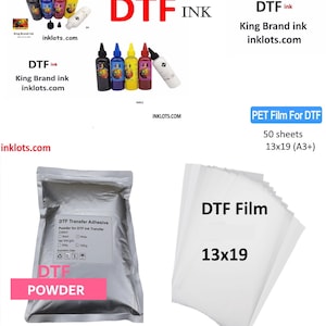 Pode incluir: Um conjunto de suprimentos de impress&atilde;o DTF que inclui garrafas de tinta em ciano, magenta, amarelo e preto, um saco de p&oacute; DTF branco e uma pilha de folhas de filme DTF transparentes. As garrafas de tinta s&atilde;o etiquetadas com "King Brand ink" e "inklots.com". O saco de p&oacute; &eacute; etiquetado com "DTF Transfer Adhesive Powder for DTF Ink Transfer" e "DTF Powder". As folhas de filme s&atilde;o etiquetadas com "DTF Film" e "13x19".