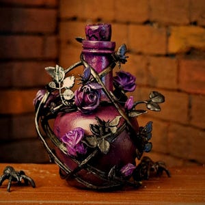 Miniature Gothic Potion Bottle with Purple Roses – Witchy Dollhouse Décor