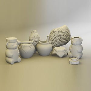 Könnte beinhalten: Eine Sammlung weißer Keramik-Küchenutensilien, darunter ein bärenförmiger Honigtopf, ein Mörser und Stößel, ein kleines Glas, eine wabenförmige Form, ein kleiner Sockel und ein bärenförmiger Behälter mit Deckel.