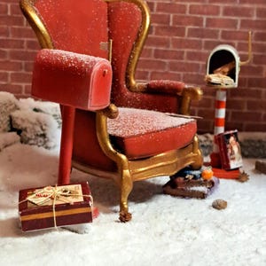 Puppenstube Nikolaussessel – Miniatur Weihnachtsmärchenstuhl