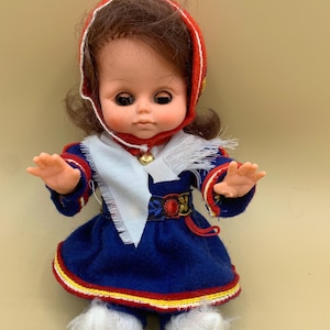 Vintage doll Sami Folk Swedish Folk Sleepy Eyes Scandinavian Lapland Doll Vintage 1970’s Retro baby girl doll National Costume