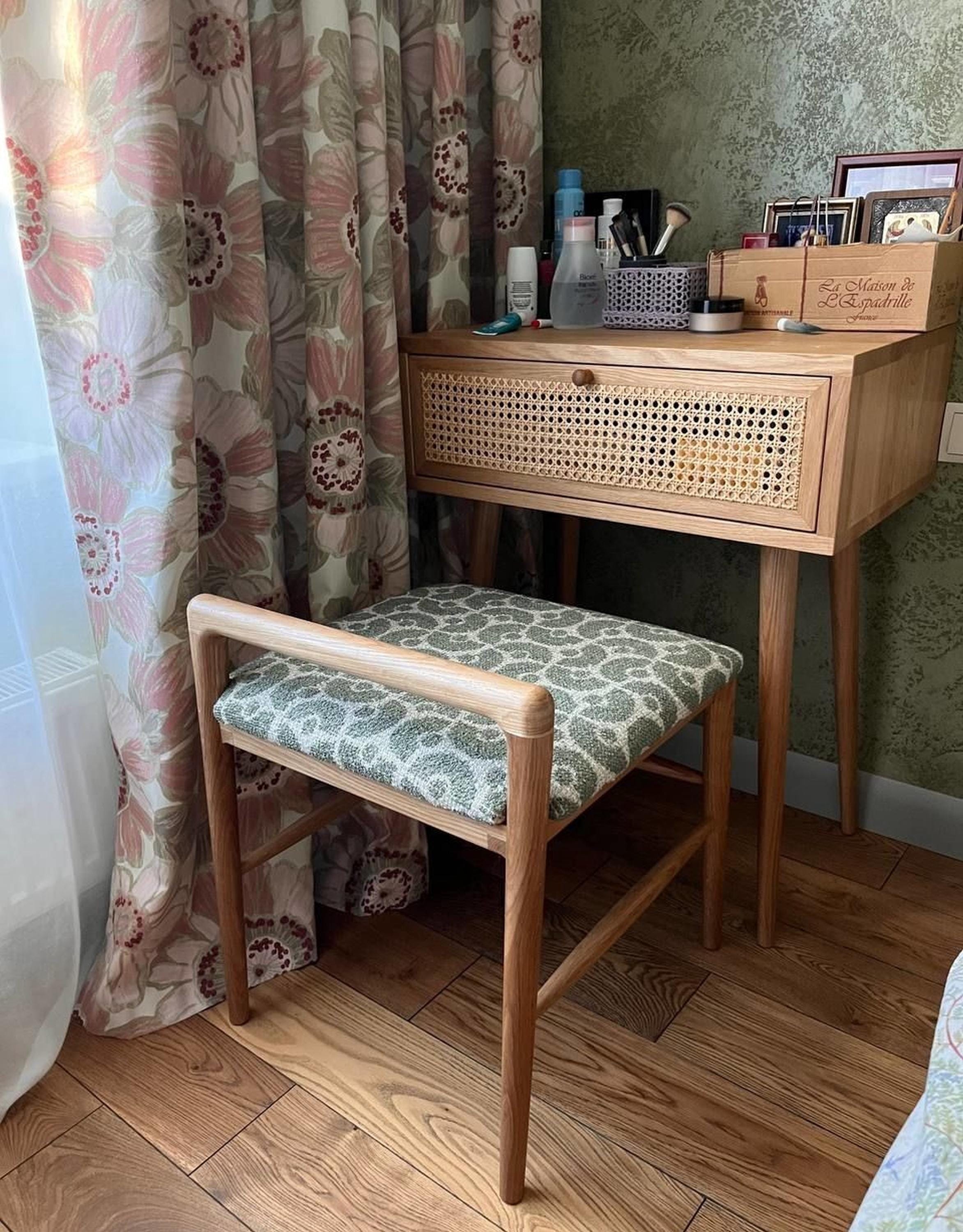 Wooden Vanity Table with Drawer