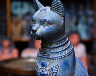 Estatua única de la diosa egipcia Bastet gato con escarabajo piedra grande y pesada hecha en Egipto