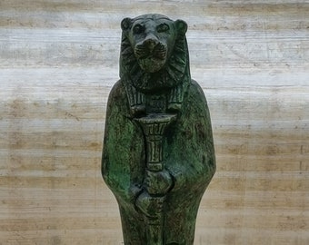 Statue de la déesse égyptienne Sekhmet, dame de pierre de guerre fabriquée en Egypte