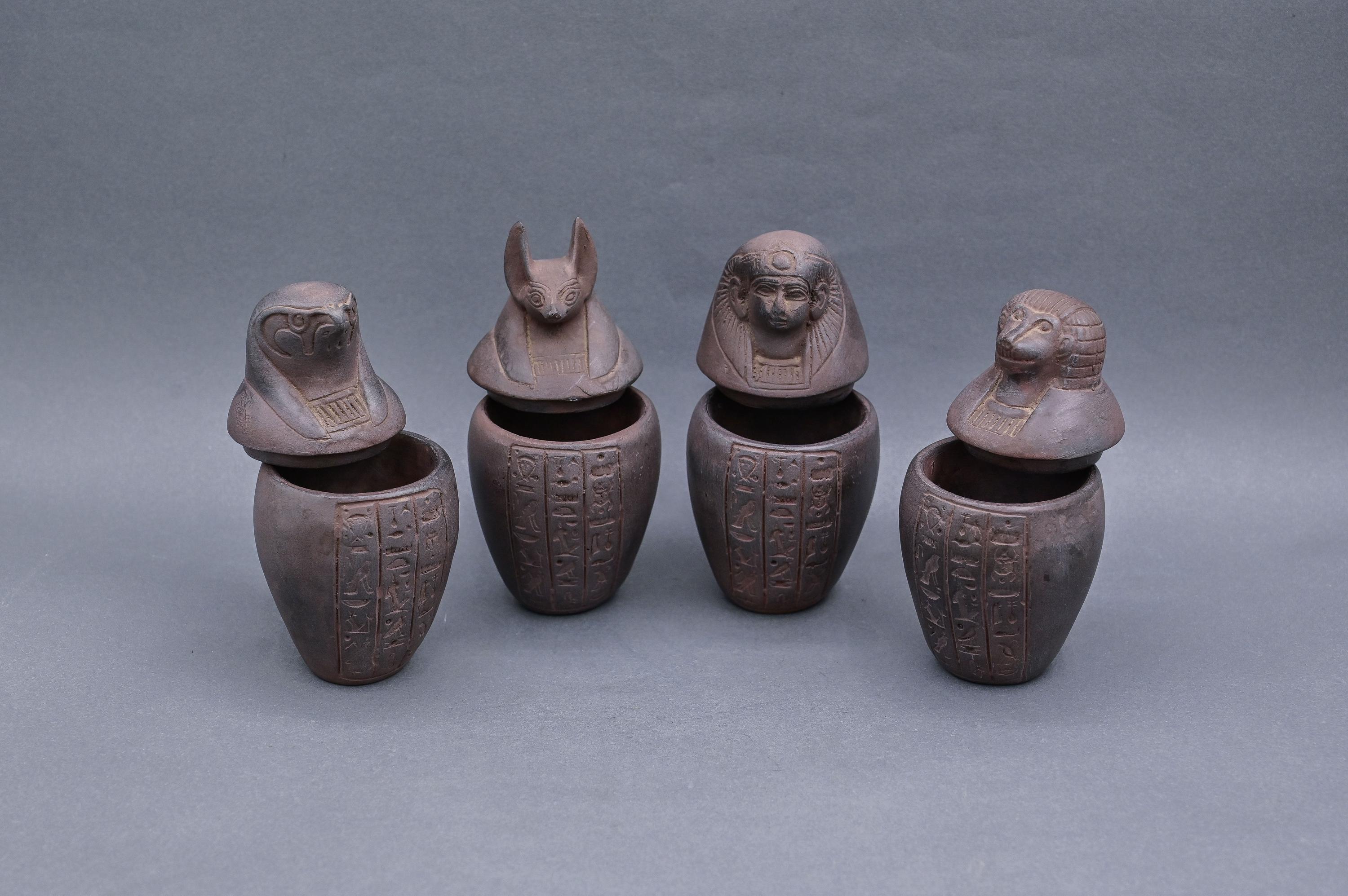 エジプトのカノプス壺セット：ホルスの息子たちの石の芸術