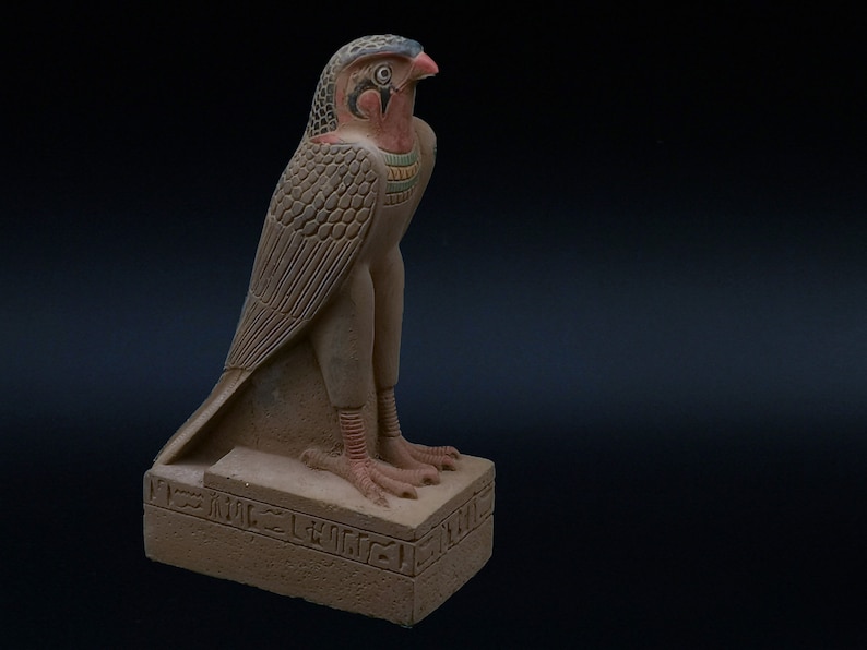 FIGURINE D'HORUS - Guerrier Avec Sceptre - Dieu Égyptien Dieu Faucon Mythologie EUR 68,48 - FR