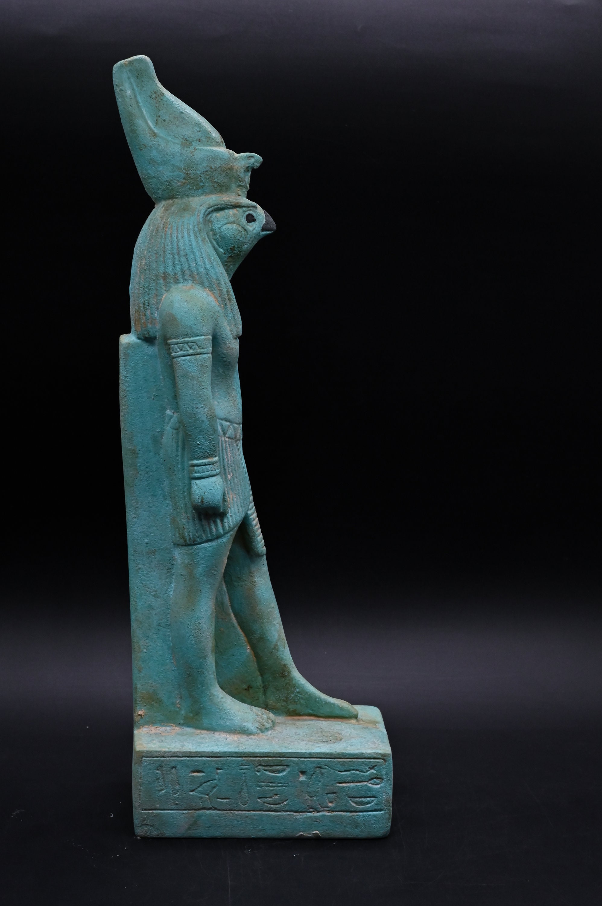 エジプトのホルス神像：守護の石神 - Etsy 日本