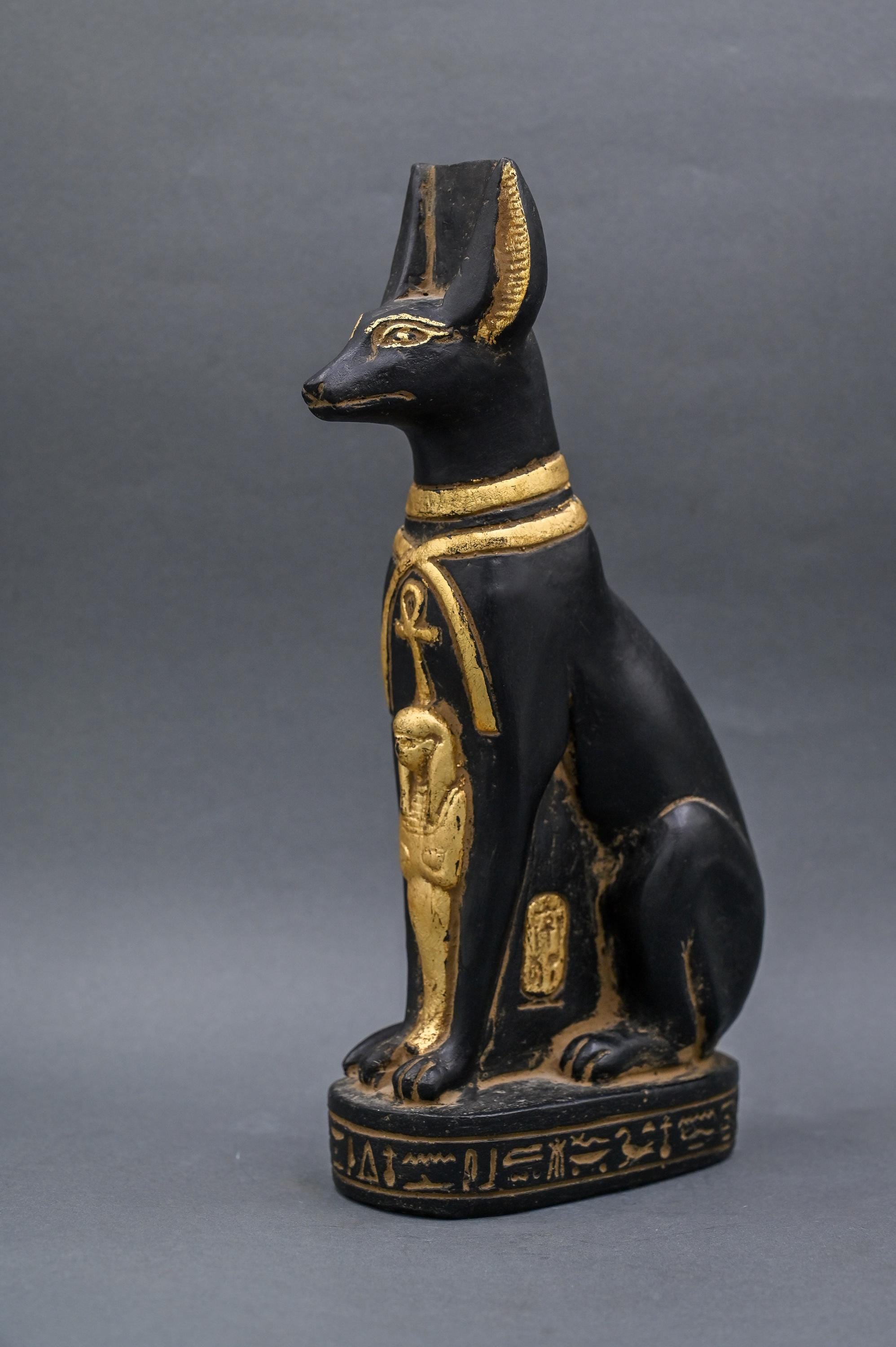 エジプトのアヌビス像：金箔を施した石造りの犬 - Etsy 日本