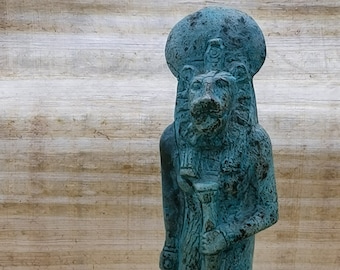 Statue de la déesse égyptienne Sekhmet, dame de pierre de guerre fabriquée en Egypte