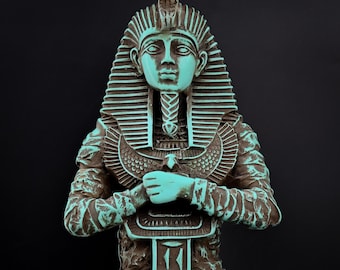 エジプトで作られたツタンカーメン王のユニークな古代エジプトの像の