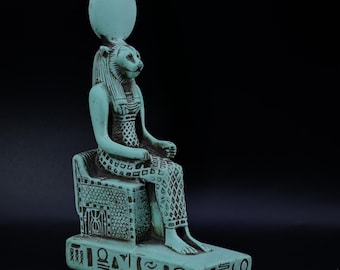 Statue de la déesse égyptienne Sekhmet, dame de guerre en pierre fabriquée en Egypte