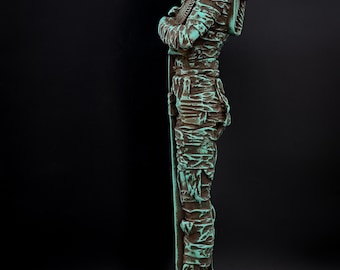 エジプトで作られたツタンカーメン王のユニークな古代エジプトの像の