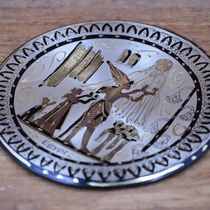 Handmade copper plate engraved with King Akhenaten worshiping the god Aten, made of copper, made in Egypt