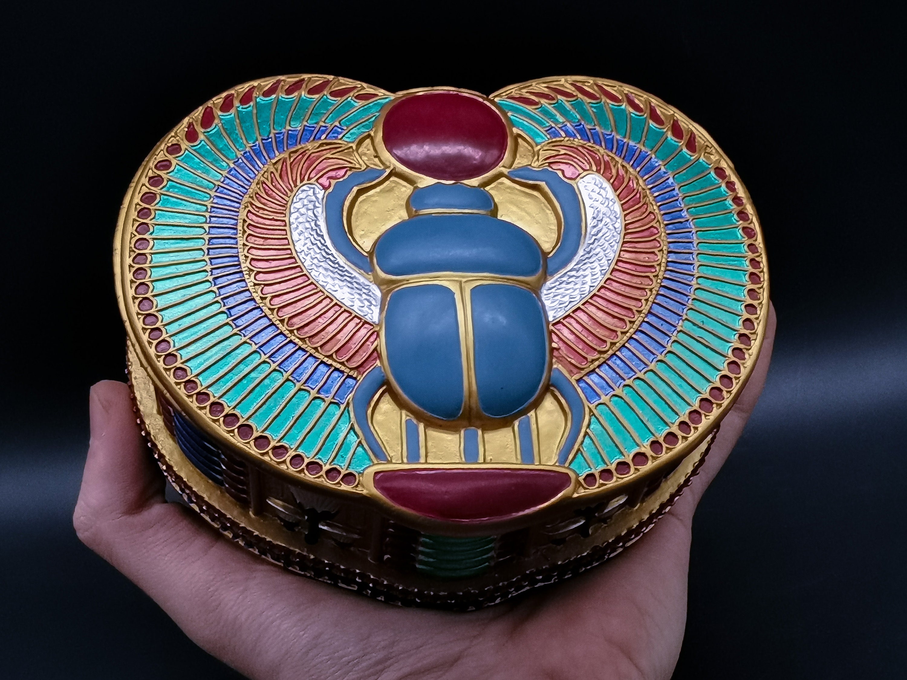 西*人様 古代エジプト　石彫り　スカラベ　箱付き　R76-1 天然石で作られたエジプトの箱。上部には大きなエジプトの